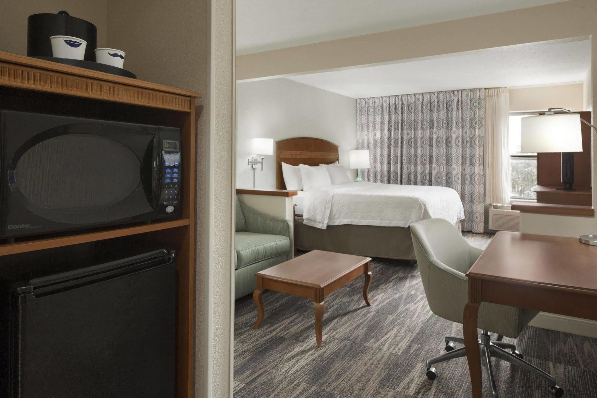 Hampton 3*